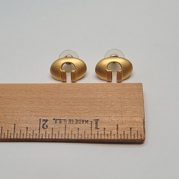 Vintage open oval textured gold tone stud earrings ethnic folk totem, American - Picture 5 of 7